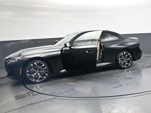 Used 2025 BMW 230i Coupe w/ Premium Package RWD image 34