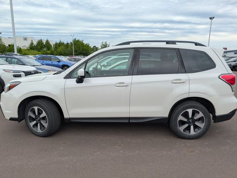 Used 2018 Subaru Forester 2.5i Premium w/ All-Weather Package AWD/4WD image 5