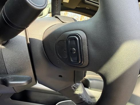 Used 2025 RAM 1500 Laramie image 15