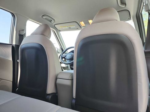 Used 2025 Kia Soul LX w/ LX Technology Package FWD image 16