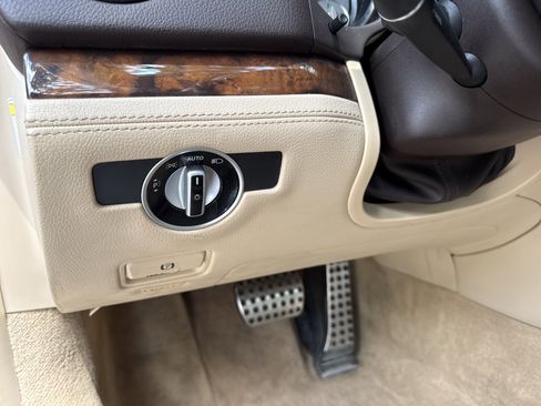 Used 2013 Mercedes-Benz SL 550 image 33