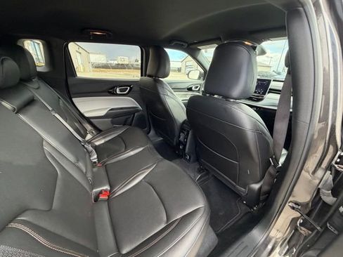 Used 2024 Jeep Compass Limited image 11