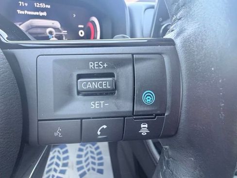 Certified 2022 Nissan Rogue Platinum w/ Head-Up Display Package image 11