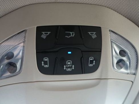 Used 2022 Chrysler Pacifica Touring-L image 30