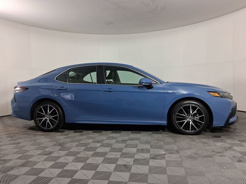 Used 2024 Toyota Camry SE image 8