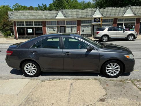 Used 2010 Toyota Camry XLE image 6