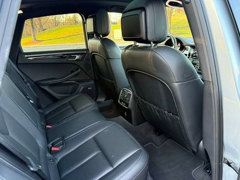 Used 2020 Porsche Macan S image 24