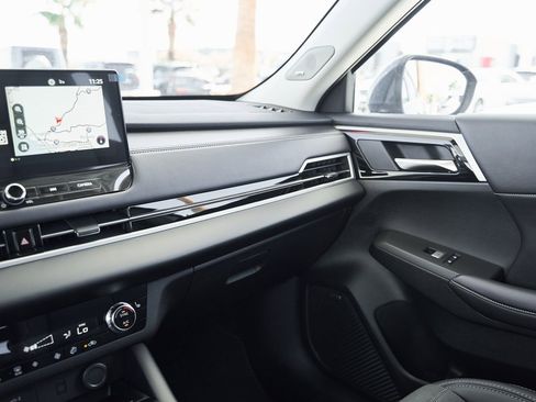 New 2025 Mitsubishi Outlander SE image 53