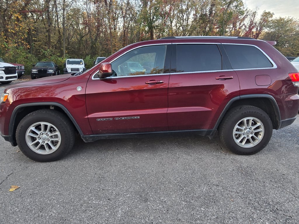 Used 2018 Jeep Grand Cherokee Laredo AWD/4WD image 3