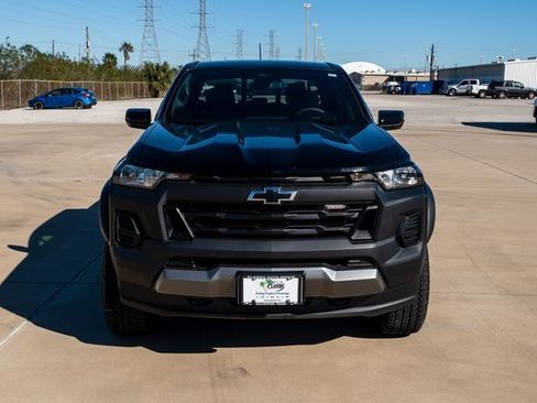 Certified 2024 Chevrolet Colorado Trail Boss w/ Advanced Trailering Package image 2