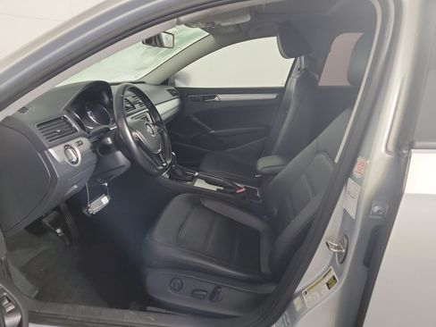 Used 2019 Volkswagen Passat 2.0T Wolfsburg w/ Wheels & Sunroof Package FWD image 6