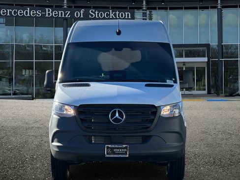 New 2025 Mercedes-Benz Sprinter 2500 image 9