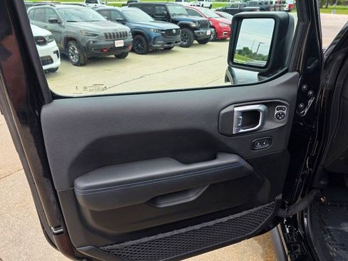 Used 2023 Jeep Wrangler Unlimited Rubicon 4xe w/ Steel Bumper Group AWD/4WD image 29