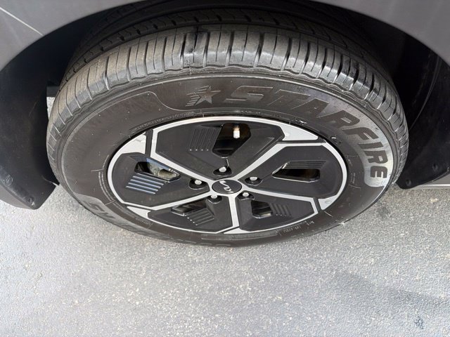 Used 2023 Kia Niro LX FWD image 9