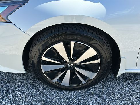 Certified 2019 Nissan Altima 2.5 SV AWD/4WD image 9