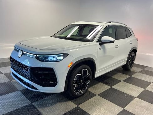 New 2026 Volkswagen Tiguan SEL R-Line AWD/4WD image 3