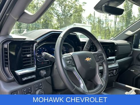 Used 2025 Chevrolet Silverado 2500 LTZ w/ LTZ Convenience Package AWD/4WD image 11