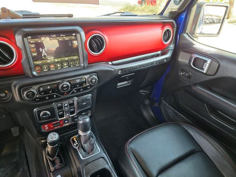 Used 2018 Jeep Wrangler Unlimited Rubicon w/ Dual Top Group image 16