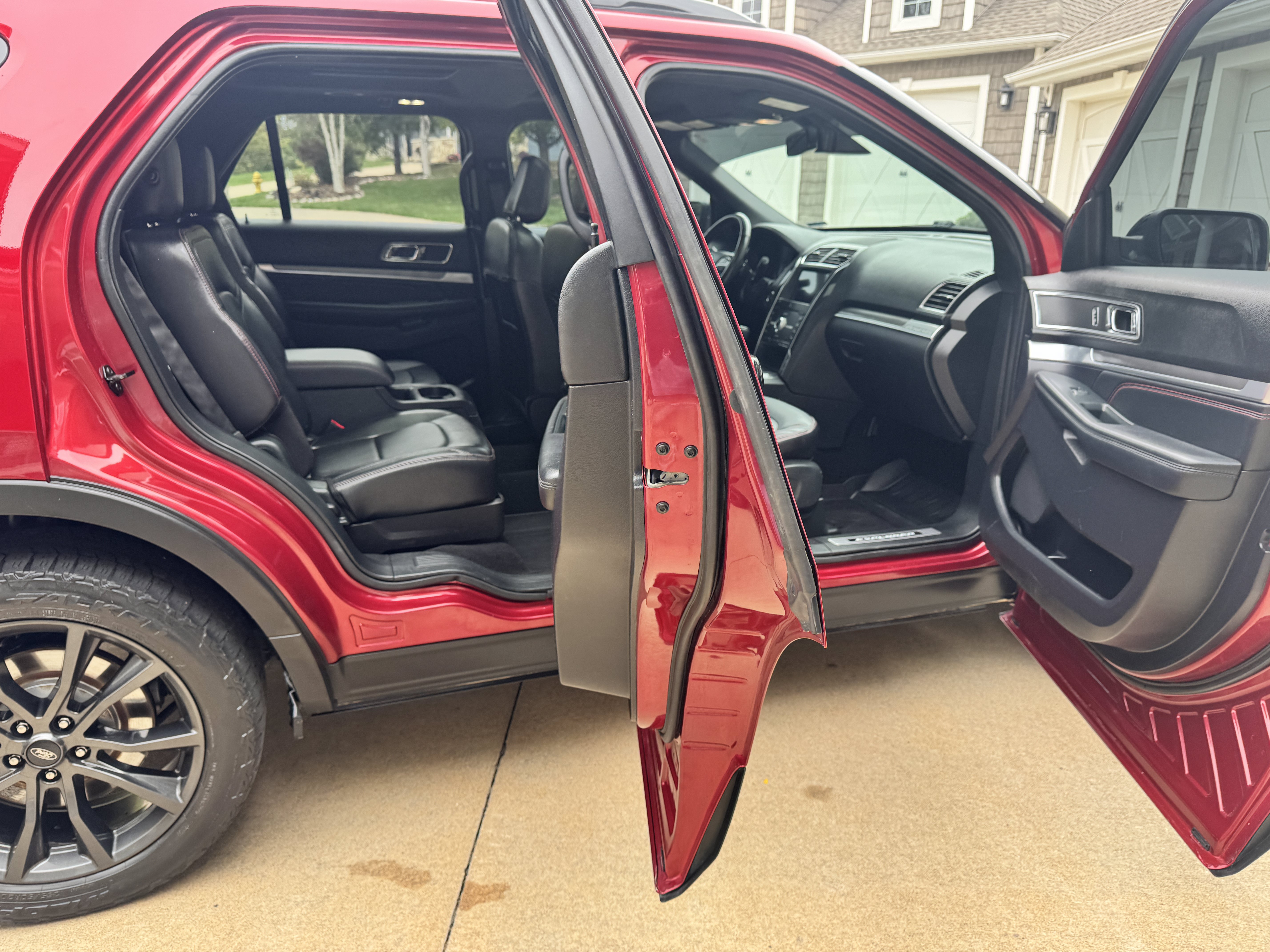 Used 2019 Ford Explorer Sport w/ Ford Safe & Smart Package AWD/4WD image 25