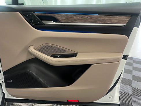 Certified 2025 Porsche Macan Electric image 27