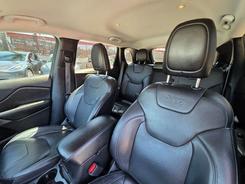 Used 2020 Jeep Cherokee Limited image 27