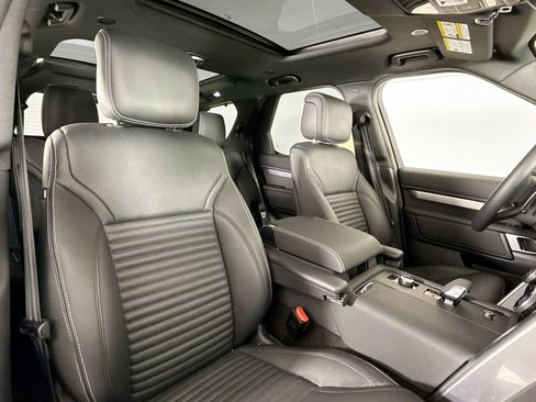 Used 2024 Land Rover Discovery Dynamic SE image 14
