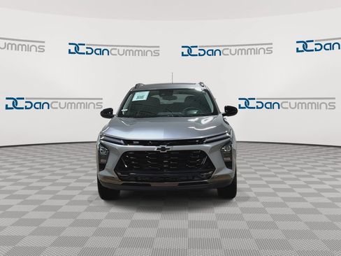 Used 2024 Chevrolet Trax ACTIV w/ Sunroof Package FWD image 3