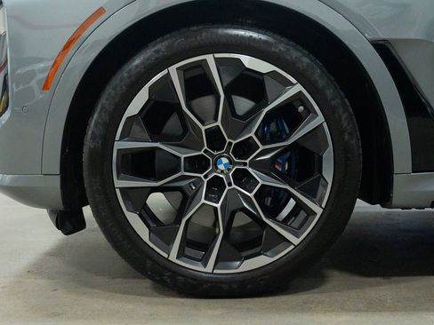 Used 2023 BMW X7 M60i image 15