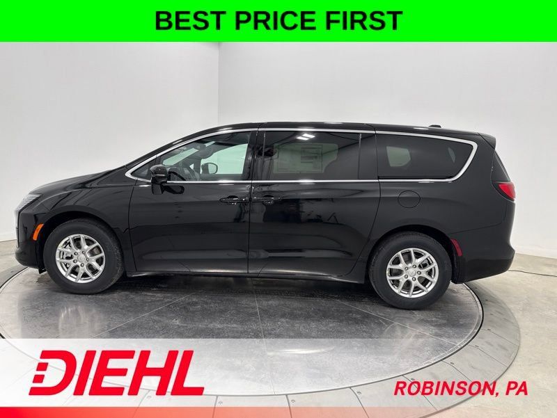 New 2027 Chrysler Pacifica Select w/ Family Tech Group FWD image 4