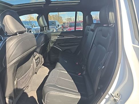 Used 2023 Jeep Grand Cherokee Overland image 11