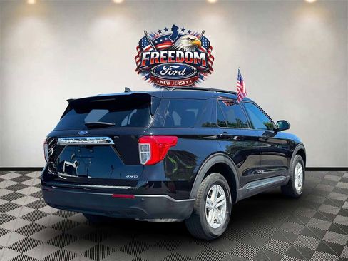 Used 2023 Ford Explorer XLT AWD/4WD image 4