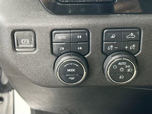 Used 2024 Chevrolet Silverado 1500 High Country w/ High Country Premium Package AWD/4WD image 24