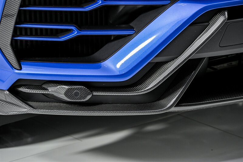 Used 2022 Lamborghini Urus AWD/4WD image 7