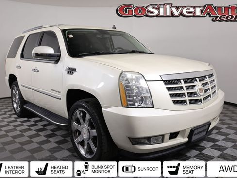 Used 2010 Cadillac Escalade Luxury AWD/4WD image 1