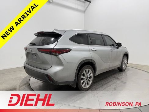 Used 2024 Toyota Highlander Limited image 7
