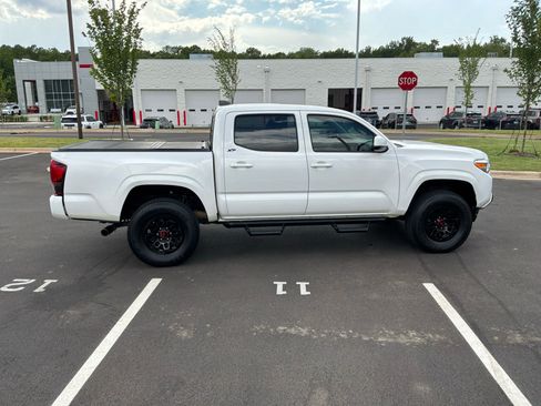 Used 2022 Toyota Tacoma SR AWD/4WD image 11