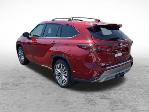 Certified 2026 Toyota Highlander Platinum AWD/4WD image 5