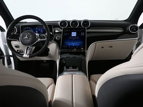 Used 2026 Mercedes-Benz GLC 300 image 16