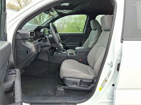Certified 2024 Toyota Tacoma SR5 AWD/4WD image 15