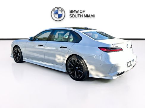 Certified 2025 BMW 760i xDrive image 5