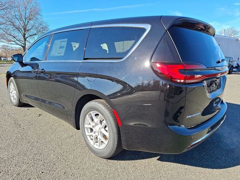 New 2026 Chrysler Pacifica Select image 4