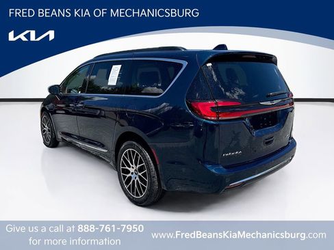 Used 2022 Chrysler Pacifica Limited w/ Uconnect Theater Family Group AWD/4WD image 5