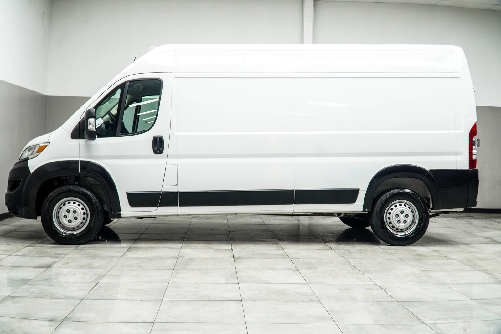 Used 2024 RAM ProMaster 2500 w/ Convenience Group FWD image 10