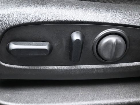 Used 2020 Chevrolet Equinox LS w/ LS Convenience Package image 33