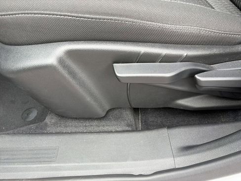 Used 2025 Chevrolet Equinox LT FWD image 13