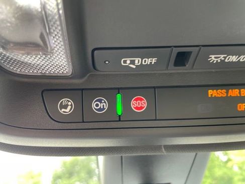Used 2023 Chevrolet Traverse LT FWD image 30