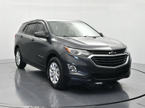Used 2019 Chevrolet Equinox LS w/ LS Convenience Package FWD image 3