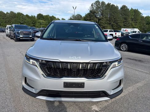 Used 2022 Kia Carnival LX FWD image 3