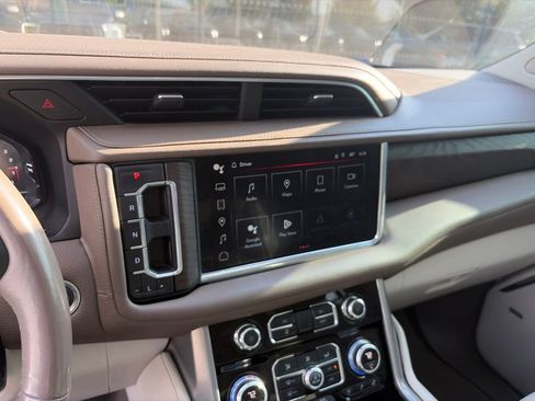Used 2022 GMC Yukon Denali w/ Denali Premium Package AWD/4WD image 16