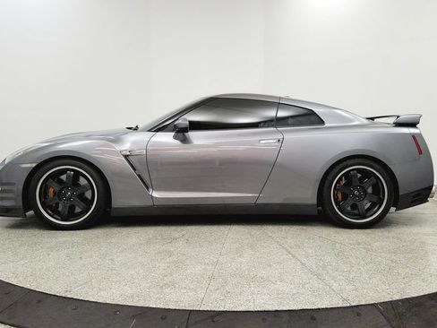 Used 2012 Nissan GT-R Black Edition AWD/4WD image 2